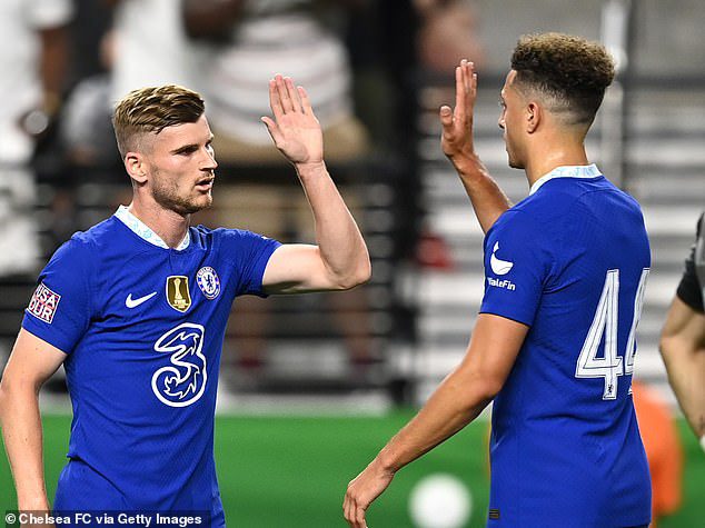 Werner feiert mit Ethan Ampadu, nachdem Chelsea den Spitzenplatz in Las Vegas abgegeben hat