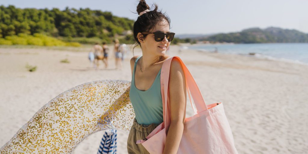 Die 10 wichtigsten Dinge für eine perfekte Strandtasche im Sommer